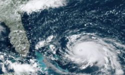 Ο τυφώνας Μπέριλ ενισχύθηκε στην κατηγορία 5 – Βρίσκεται σε απόσταση περίπου 1.355 χιλιομέτρων του Κίνγκστον στη Τζαμάικα