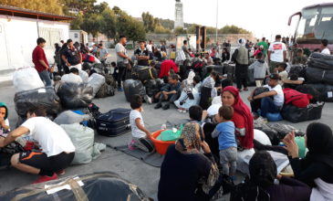 Ξεκίνησε η επιχείρηση μετακίνησης 1500 προσφύγων και μεταναστών στη Μυτιλήνη