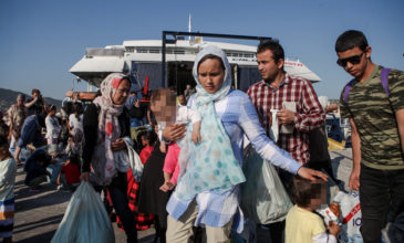 Φωτογραφίες από την επιχείρηση μετακίνησης 1.500 προσφύγων και μεταναστών από την Λέσβο