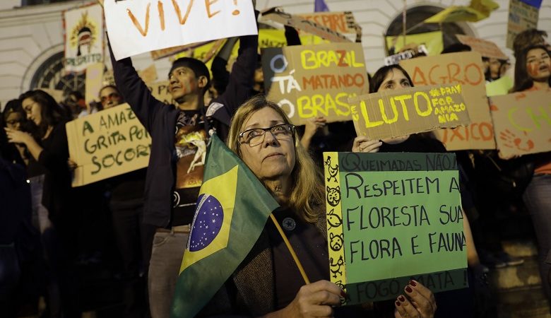 Οι Βραζιλιάνοι γυρνάνε την πλάτη τους στον Μπολσονάρο