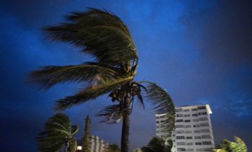 Σαρώνει τις Μπαχάμες ο κυκλώνας Ντόριαν