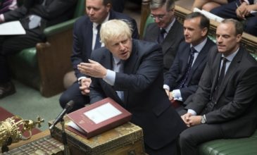 «Πέρασε» από τη Βουλή των Κοινοτήτων ο νόμος για την αναβολή του Brexit