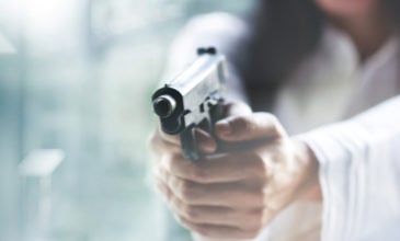 Πυροβόλησε την 18χρονη κόρη της επειδή την πέρασε για διαρρήκτη