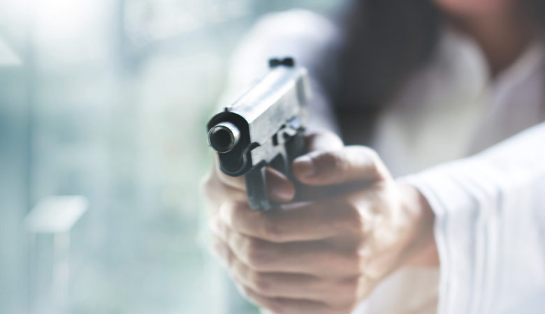 Ηράκλειο: «Τρελάθηκε» 75χρονος και πυροβόλησε εναντίον τριών νεαρών