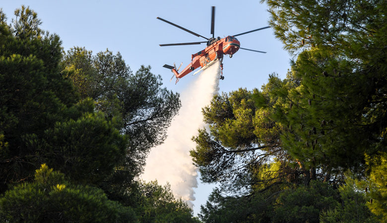 Σπάρτη: Αναγκαστική προσγείωση ελικοπτέρου που επιχειρούσε στη φωτιά στο Πυρί