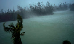 Στις ακτές της Λουιζιάνας ο κυκλώνας «Λόρα» – Ενισχύθηκε σε κατηγορία 4
