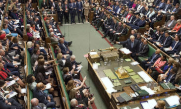 Βρετανία: Το Κοινοβούλιο θα ψηφίσει και πάλι τη Δευτέρα για τις πρόωρες εκλογές