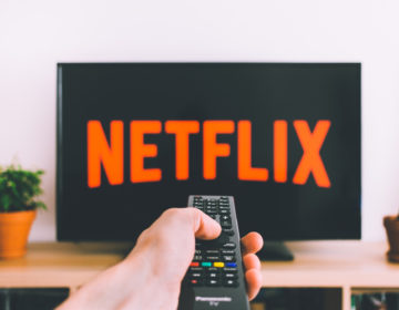 Πώς το Netflix επηρεάζει το ελληνικό τηλεοπτικό σκηνικό