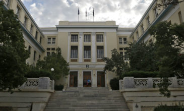 Νέα αστυνομική επιχείρηση στο προαύλιο του Οικονομικού Πανεπιστημίου Αθηνών