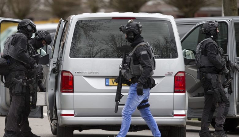 Πυροβολισμοί και αναφορές για θύματα στην Ολλανδία