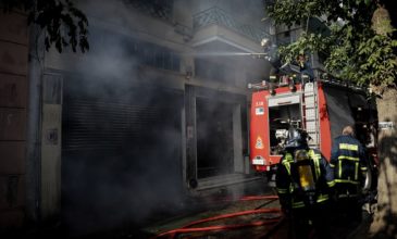 Αναστάτωση στο Νέο Κόσμο από πυρκαγιά σε κατάστημα