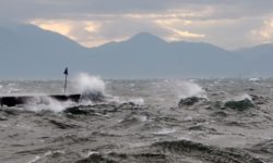 Καιρός: Υποχωρεί ο υδράργυρος – Μελτέμια στο Αιγαίο έως και 7 μποφόρ