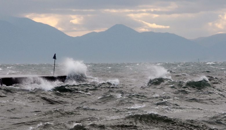 Κακοκαιρία: Θυελλώδεις άνεμοι έπνεαν με 143 χλμ/ώρα στη νότια Εύβοια και 111 χλμ/ώρα στην Πάρνηθα