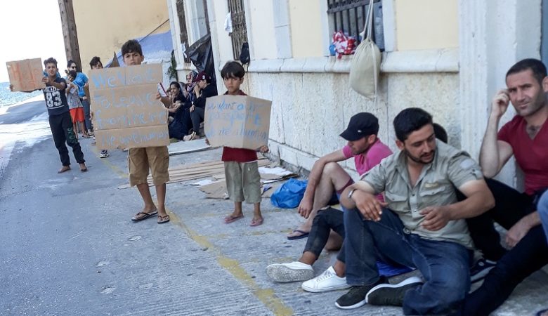 Οριακή η κατάσταση στη Σύμη με περισσότερους από 500 πρόσφυγες και μετανάστες