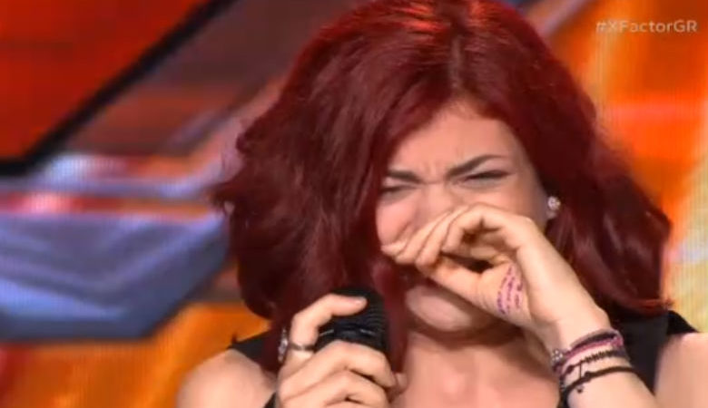 Έκλαιγε με λυγμούς πάνω στη σκηνή του X-Factor όταν άκουσε την κριτική της επιτροπής