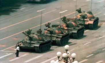 Έφυγε από τη ζωή ο φωτογράφος του «Tank Man»