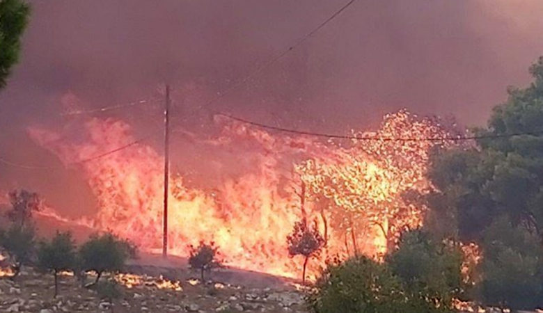 Εκτός ελέγχου η πυρκαγιά στη Ζάκυνθο – Εκκενώνονται χωριά