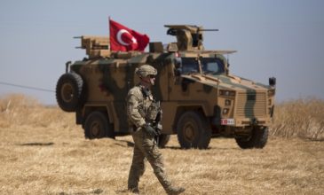 Συνεχίζονται οι τουρκικές απειλές για στρατιωτική επιχείρηση στα σύνορα με Συρία