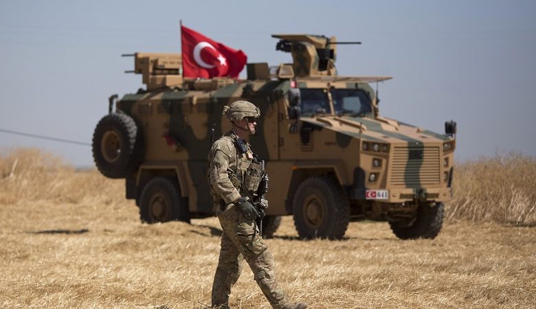 Συνεχίζονται οι τουρκικές απειλές για στρατιωτική επιχείρηση στα σύνορα με Συρία