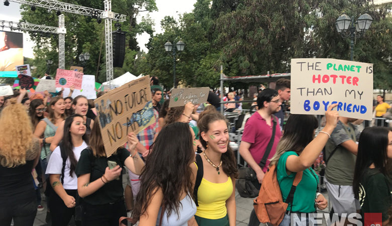 Πορεία μαθητών για την κλιματική αλλαγή στο κέντρο της Αθήνας