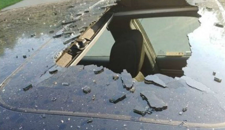 Σαμπουάν εξερράγη και έσπασε οροφή αυτοκινήτου
