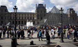 Γαλλία: Διαδηλωτές απέκλεισαν το μουσείο του Λούβρου ως αντίδραση για την μεταρρύθμιση του Μακρόν