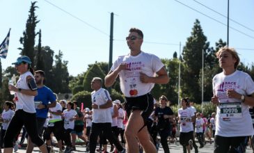Περισσότεροι από 36.000 δρομείς έτρεξαν στο κέντρο της Αθήνας ενάντια στον καρκίνο του μαστού