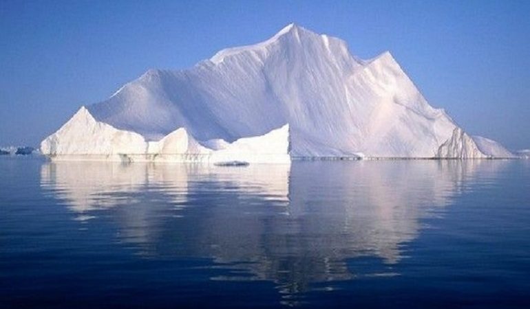 Τεράστιο παγόβουνο αποκολλήθηκε από την Ανταρκτική