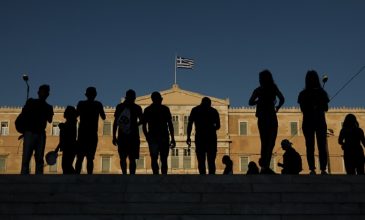 Μείωση των γεννήσεων στην Ελλάδα για τρίτη συνεχή χρονιά
