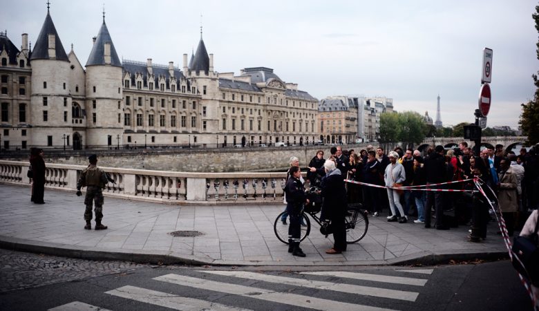 Πέντε συλλήψεις για την υπόθεση των επιθέσεων στο αρχηγείο της αστυνομίας του Παρισιού