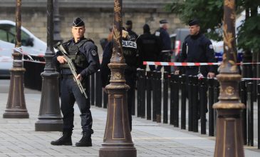 Με κουζινομάχαιρο «χτύπησε» ο δράστης του φονικού στο Παρίσι