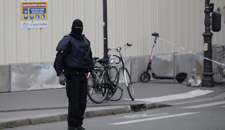 H αντιτρομοκρατική ερευνά το μακελειό στο Παρίσι με τους νεκρούς αστυνομικούς