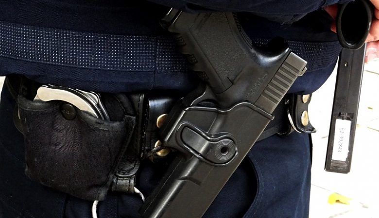 Σε διαθεσιμότητα τέθηκε ο αστυνομικός που συνελήφθη για υπεξαίρεση υπηρεσιακών όπλων