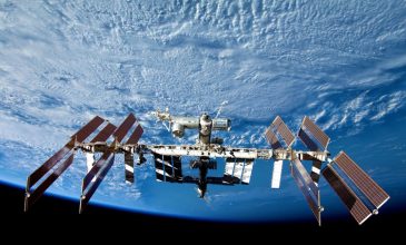 Αστροναύτες «περπάτησαν» έξω από τον Διεθνή Διαστημικό Σταθμό