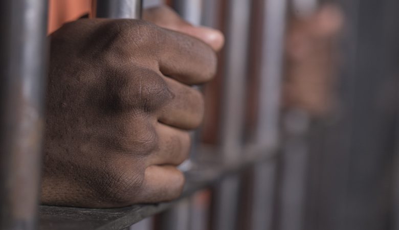 Κρατούμενος των φυλακών Τρικάλων έκρυψε τρία κινητά στον πρωκτό του