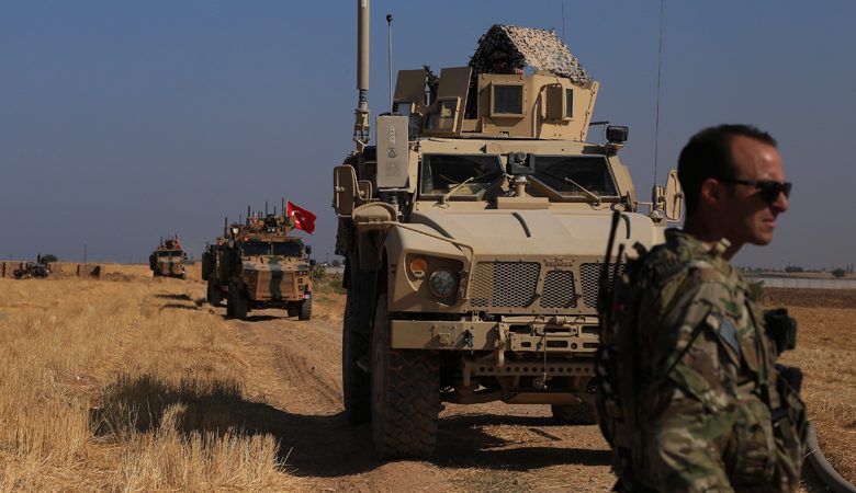 Σύρια: Κούρδοι πετούν πατάτες σε Αμερικανούς στρατιώτες