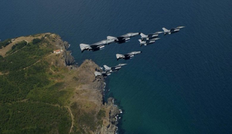 Νέα πρόκληση από την Τουρκία: Υπερπτήσεις F-16 πάνω από Φαρμακονήσι, Λειψούς και Αρκιούς