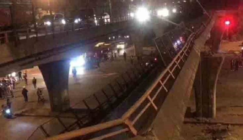 Γέφυρα στην Κίνα κατέρρευσε πάνω σε δρόμο με αυτοκίνητα