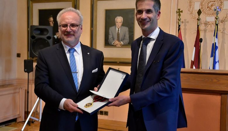 Το μετάλλιο του δήμου Αθηναίων απονεμήθηκε στον Πρόεδρο της Λετονίας