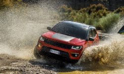 Η «απόδραση» του Jeremy Renner με το Jeep Compass