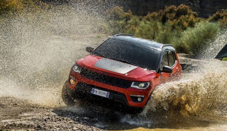 Η «απόδραση» του Jeremy Renner με το Jeep Compass