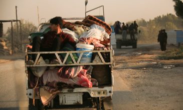 Οι Κούρδοι αναφέρουν πως σχεδόν 200.000 άνθρωποι έφυγαν από τα σπίτια τους λόγω της εισβολής