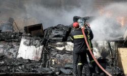 Φωτιά σε εμπορικό χώρο στη Βάρης-Κορωπίου