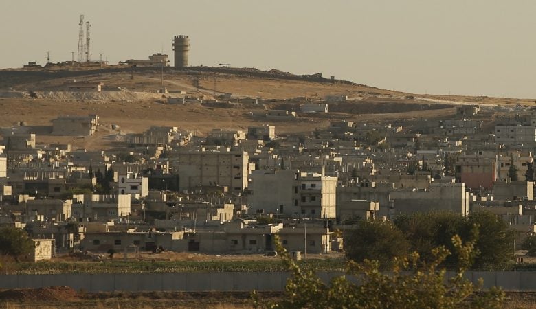 «Η Τουρκία δεν χτύπησε τυχαία δίπλα στο αμερικανικό φυλάκιο στο Κομπάνι»