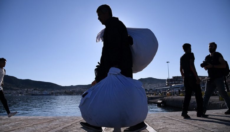 Κάτοικοι της Λέσβου παρεμπόδισαν πλοίο ΜΚΟ να προσεγγίσει το λιμάνι