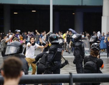 Συγκρούσεις της αστυνομίας με αυτονομιστές στο αεροδρόμιο της Βαρκελώνης