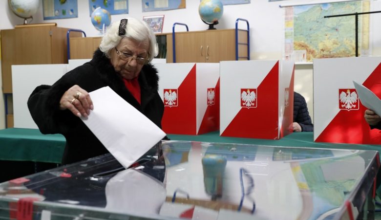 Πολωνία: Η αντιπολίτευση έκανε συμμαχία για τις εκλογές στη Γερουσία