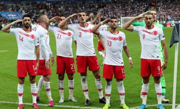 Τουρκία: Καμία τιμωρία από την UEFA για τους στρατιωτικούς χαιρετισμούς