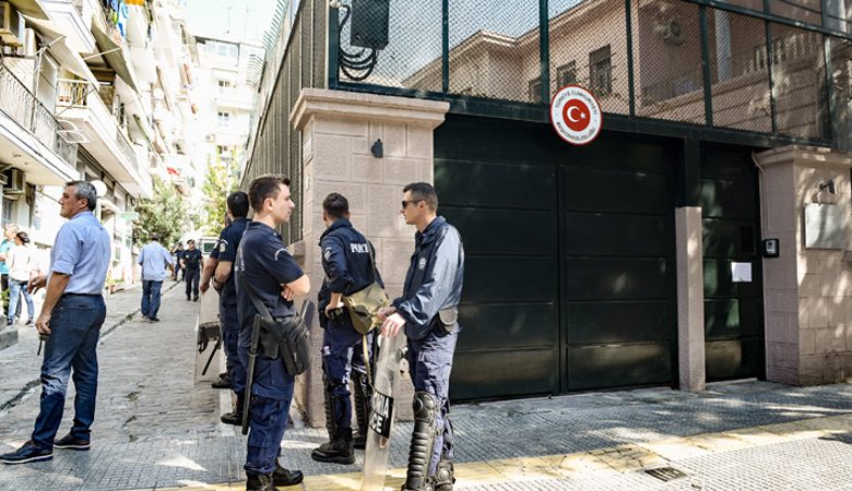 Στον εισαγγελέα 19 άτομα για τη διαμαρτυρία στο τουρκικό προξενείο