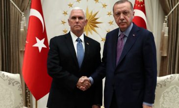 Συνάντηση Ερντογάν-Πενς σε «παγωμένη» ατμόσφαιρα με βλοσυρά βλέμματα